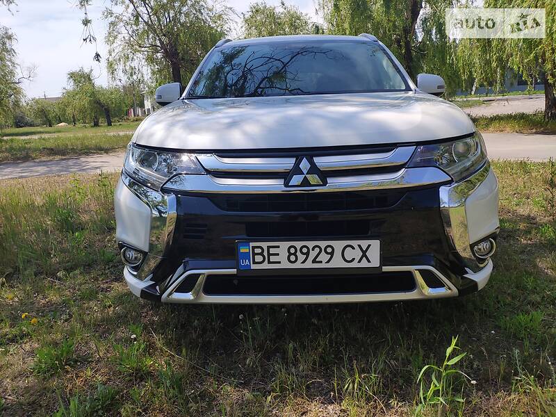 Позашляховик / Кросовер Mitsubishi Outlander 2018 в Києві