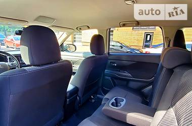 Позашляховик / Кросовер Mitsubishi Outlander 2017 в 