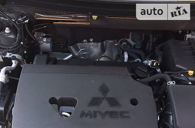 Позашляховик / Кросовер Mitsubishi Outlander 2018 в 
