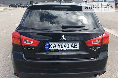 Позашляховик / Кросовер Mitsubishi Outlander 2016 в Києві