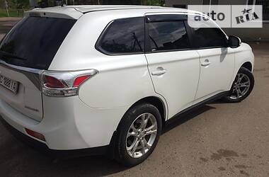 Внедорожник / Кроссовер Mitsubishi Outlander 2013 в Самборе