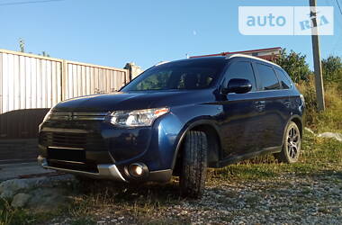 Позашляховик / Кросовер Mitsubishi Outlander 2014 в 