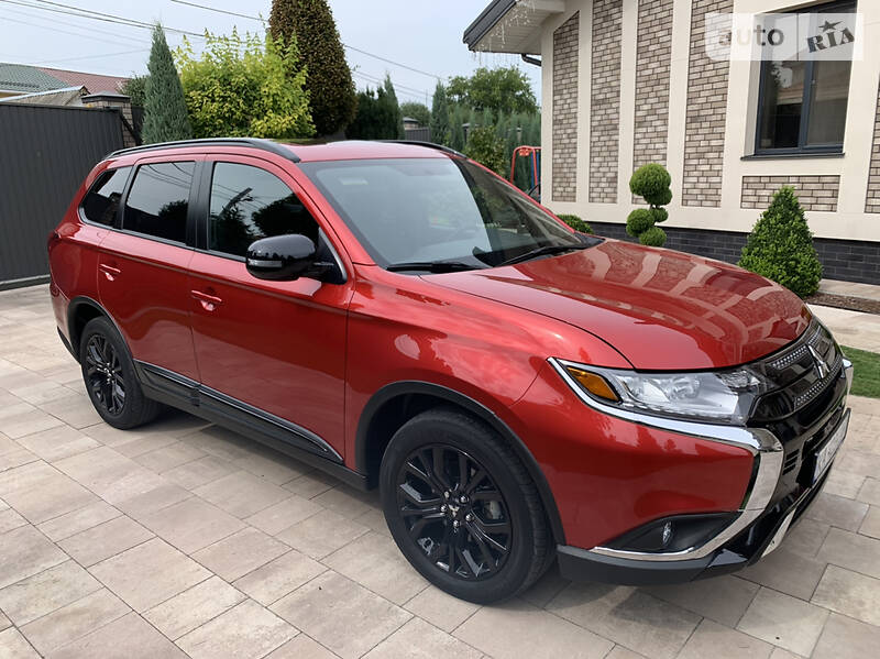 Позашляховик / Кросовер Mitsubishi Outlander 2019 в Києві