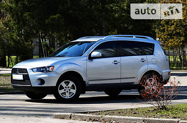 Внедорожник / Кроссовер Mitsubishi Outlander 2010 в 