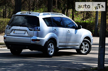 Внедорожник / Кроссовер Mitsubishi Outlander 2010 в 
