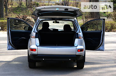 Внедорожник / Кроссовер Mitsubishi Outlander 2010 в 