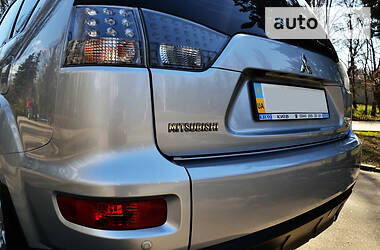 Внедорожник / Кроссовер Mitsubishi Outlander 2010 в 