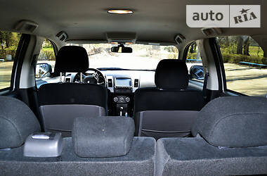 Внедорожник / Кроссовер Mitsubishi Outlander 2010 в 