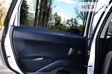 Внедорожник / Кроссовер Mitsubishi Outlander 2010 в 
