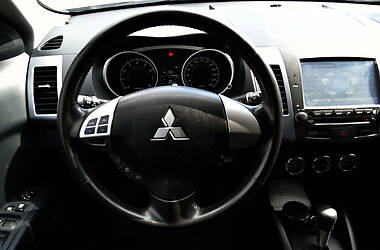 Внедорожник / Кроссовер Mitsubishi Outlander 2010 в 
