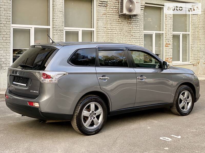 Внедорожник / Кроссовер Mitsubishi Outlander 2014 в Киеве