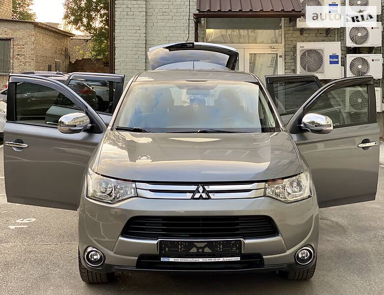 Внедорожник / Кроссовер Mitsubishi Outlander 2014 в Киеве