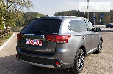 Внедорожник / Кроссовер Mitsubishi Outlander 2017 в Киеве