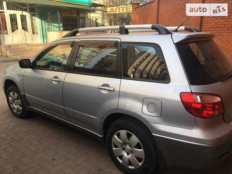 Позашляховик / Кросовер Mitsubishi Outlander 2005 в Чернівцях