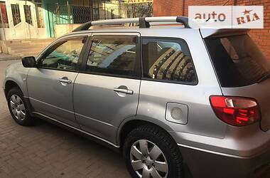 Внедорожник / Кроссовер Mitsubishi Outlander 2005 в 
