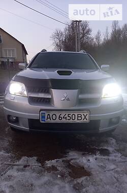 Внедорожник / Кроссовер Mitsubishi Outlander 2005 в Хусте