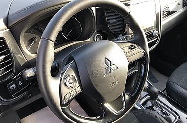 Внедорожник / Кроссовер Mitsubishi Outlander 2019 в Херсоне