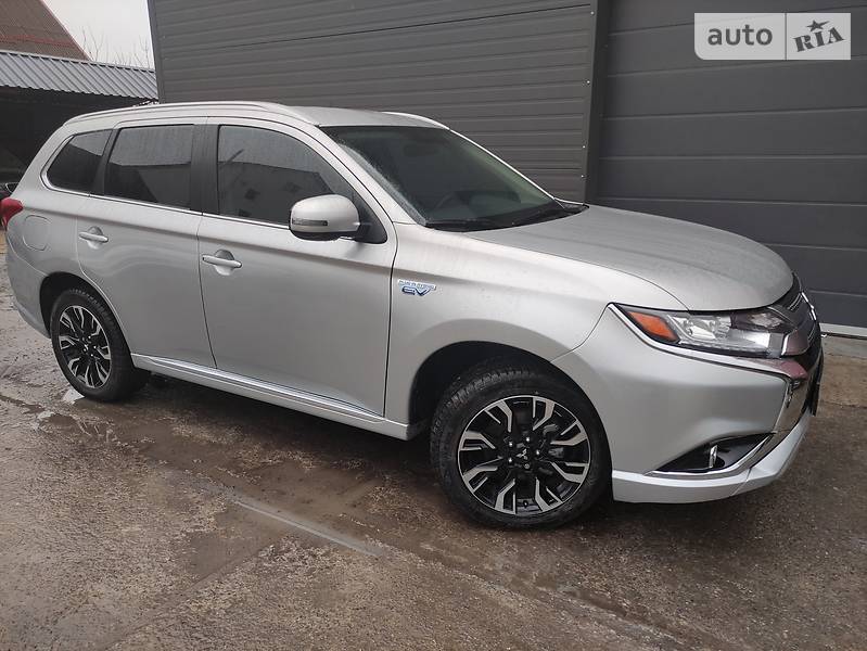 Внедорожник / Кроссовер Mitsubishi Outlander 2018 в Киеве