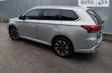 Внедорожник / Кроссовер Mitsubishi Outlander 2018 в Киеве