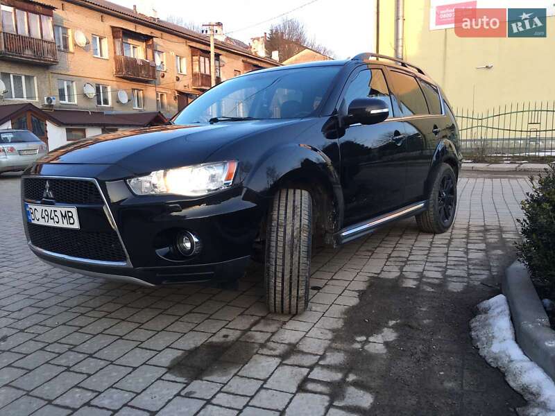 Позашляховик / Кросовер Mitsubishi Outlander 2010 в Турці