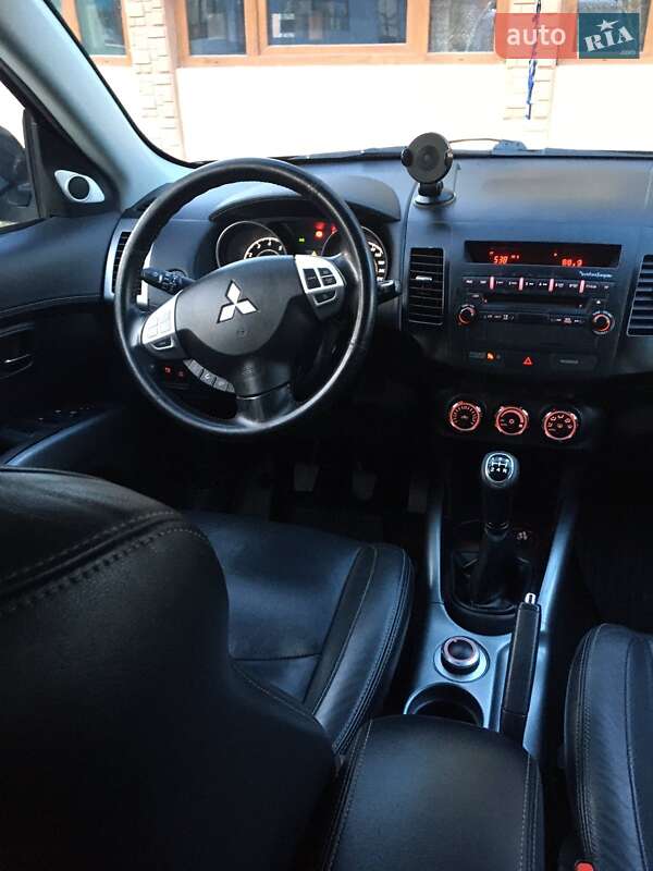 Позашляховик / Кросовер Mitsubishi Outlander 2010 в Турці