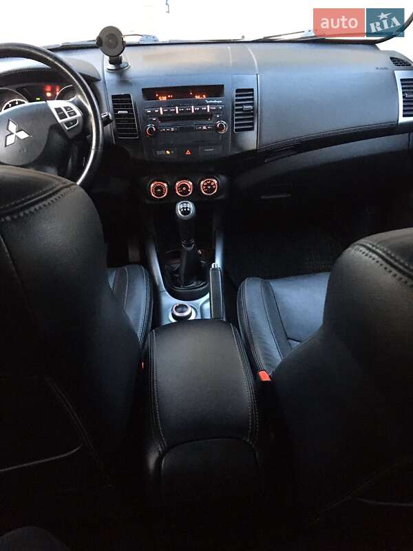 Позашляховик / Кросовер Mitsubishi Outlander 2010 в Турці