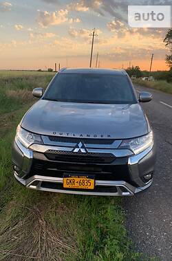 Позашляховик / Кросовер Mitsubishi Outlander 2019 в Києві