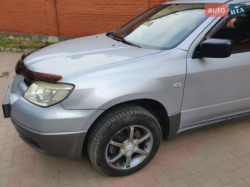 Внедорожник / Кроссовер Mitsubishi Outlander 2005 в Черновцах