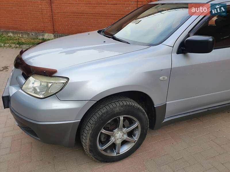 Позашляховик / Кросовер Mitsubishi Outlander 2005 в Чернівцях