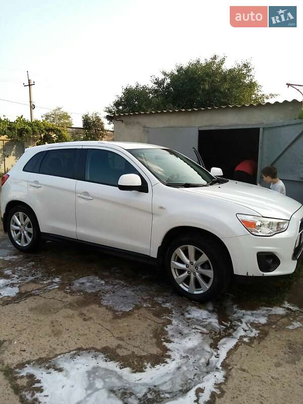 Позашляховик / Кросовер Mitsubishi Outlander 2013 в Кілії