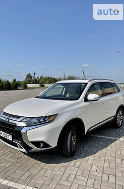 Внедорожник / Кроссовер Mitsubishi Outlander 2018 в Мариуполе