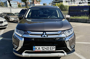 Внедорожник / Кроссовер Mitsubishi Outlander 2017 в Киеве