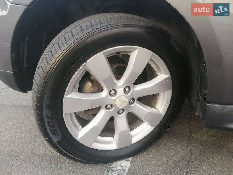Внедорожник / Кроссовер Mitsubishi Outlander 2010 в Киеве