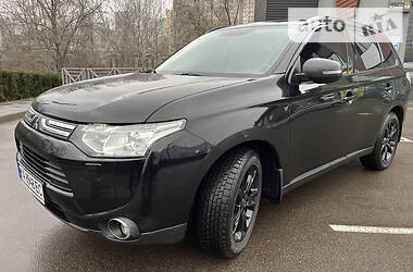 Внедорожник / Кроссовер Mitsubishi Outlander 2013 в Киеве