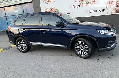 Позашляховик / Кросовер Mitsubishi Outlander 2019 в Полтаві