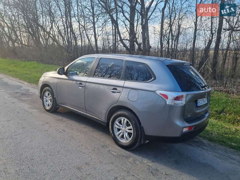 Універсал Mitsubishi Outlander 2013 в Тернополі