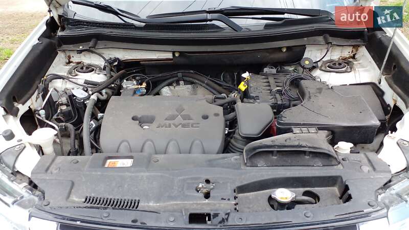 Позашляховик / Кросовер Mitsubishi Outlander 2015 в Дніпрі