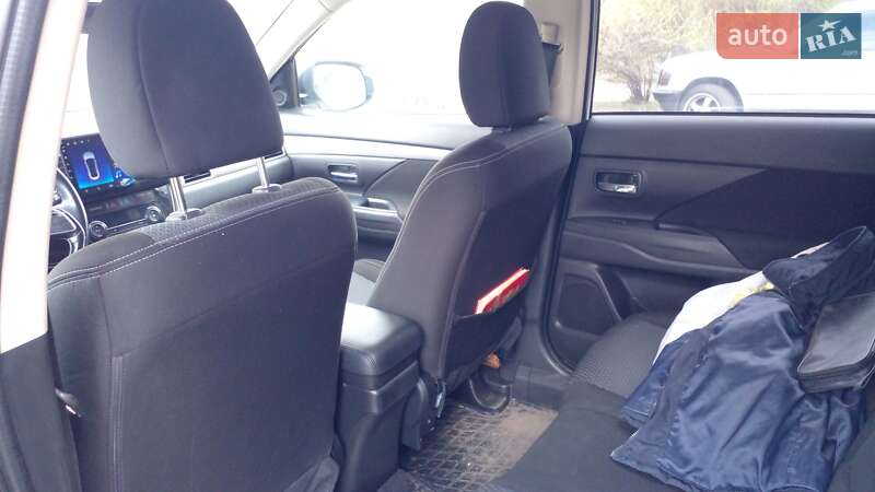 Позашляховик / Кросовер Mitsubishi Outlander 2015 в Дніпрі