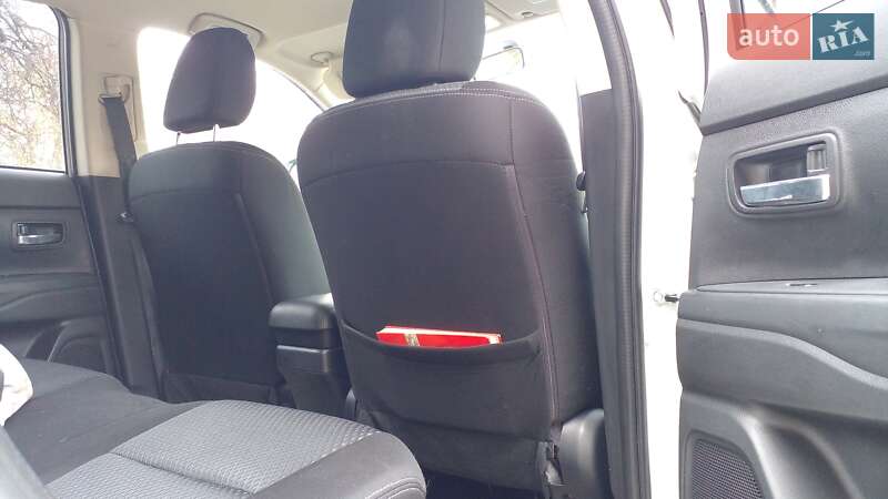 Позашляховик / Кросовер Mitsubishi Outlander 2015 в Дніпрі