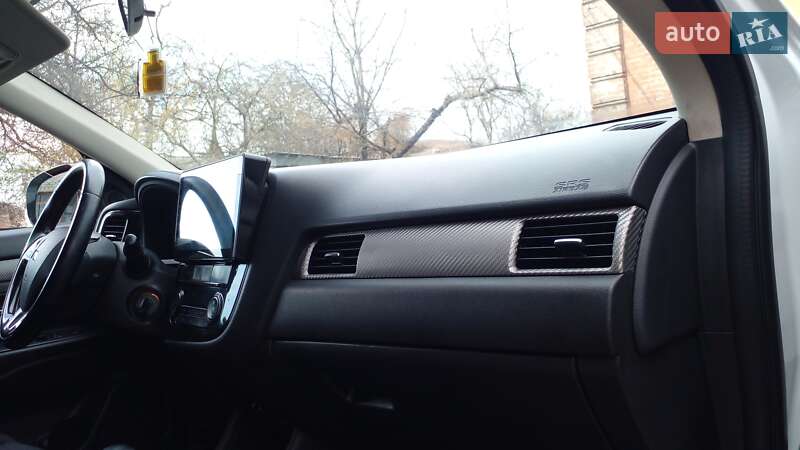 Позашляховик / Кросовер Mitsubishi Outlander 2015 в Дніпрі