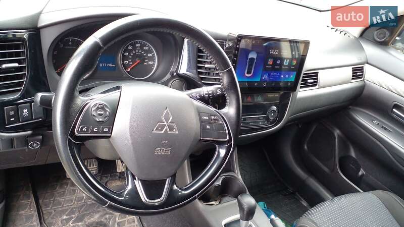 Позашляховик / Кросовер Mitsubishi Outlander 2015 в Дніпрі