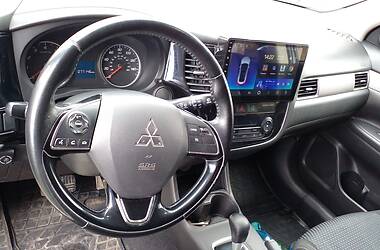 Позашляховик / Кросовер Mitsubishi Outlander 2015 в Дніпрі