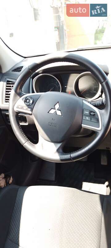 Позашляховик / Кросовер Mitsubishi Outlander 2013 в Кілії