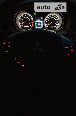 Позашляховик / Кросовер Mitsubishi Outlander 2010 в Жовтих Водах