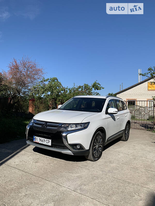 Внедорожник / Кроссовер Mitsubishi Outlander 2017 в Полтаве