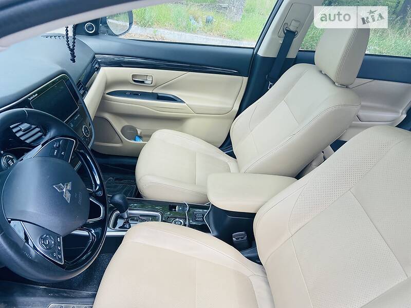 Позашляховик / Кросовер Mitsubishi Outlander 2017 в Києві фото 4 Позашляховик / Кросовер Mitsubishi Outlander 2017 в Києві