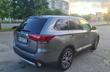 Внедорожник / Кроссовер Mitsubishi Outlander 2016 в Сумах