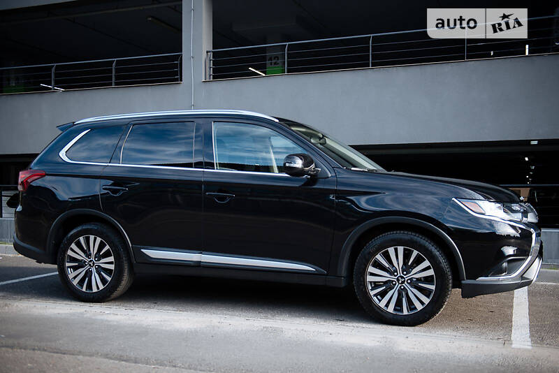 Внедорожник / Кроссовер Mitsubishi Outlander 2019 в Львове фото 4 Внедорожник / Кроссовер Mitsubishi Outlander 2019 в Львове