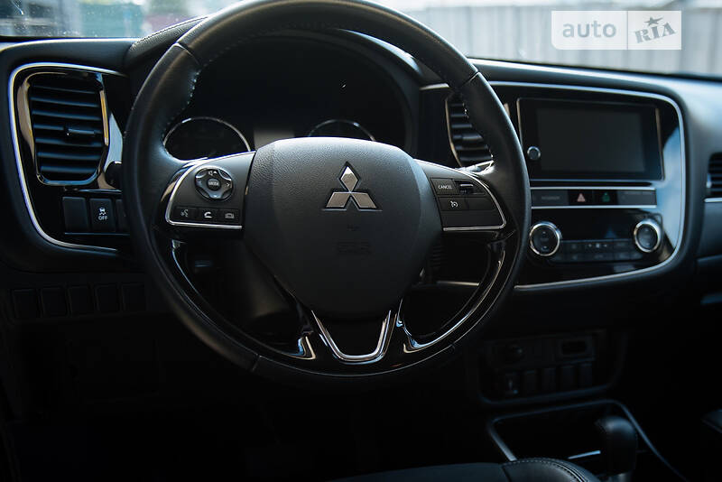 Внедорожник / Кроссовер Mitsubishi Outlander 2019 в Львове фото 11 Внедорожник / Кроссовер Mitsubishi Outlander 2019 в Львове