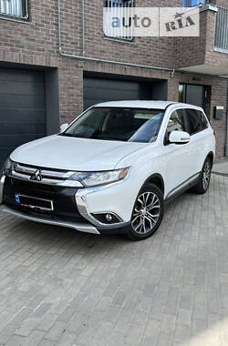 Внедорожник / Кроссовер Mitsubishi Outlander 2015 в Львове